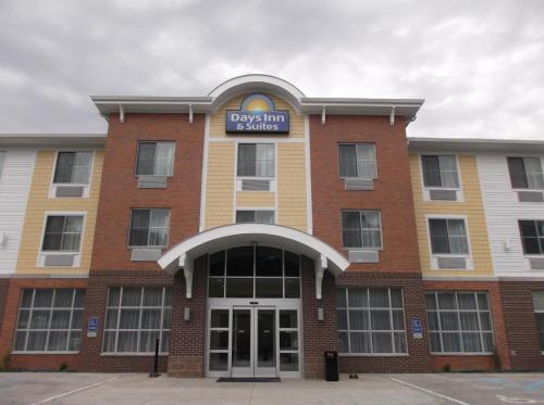 Caldwell Hotel | Pet-Friendly Days Inn & Suites: Rated 8.7/10 for Families