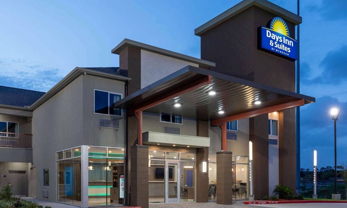 Greater East End Hotel | Discover Days Inn & Suites: Comfort Near University of Houston