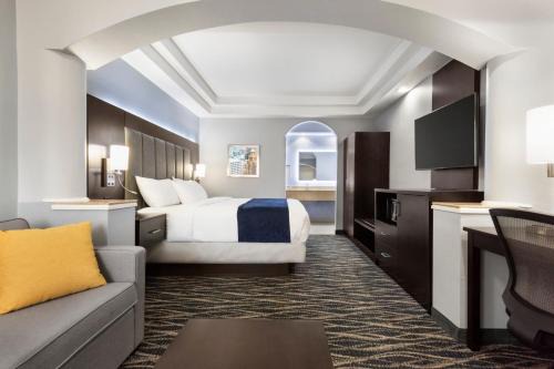 Southeast Houston Hotel | Convenient Days Inn & Suites near Houston Hobby Airport
