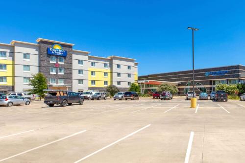 Lubbock Hotel | Pet-Friendly Days Inn & Suites Near Lubbock Medical Center