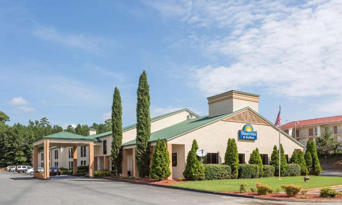 Peachtree Corners Hotel | Budget-Friendly Stay at Days Inn & Suites Norcross