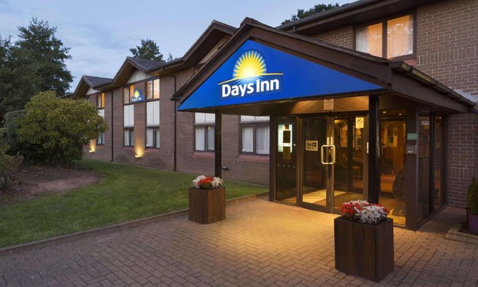 West Buckland Hotel | Cozy Days Inn Taunton: Pet-Friendly & Family Amenities