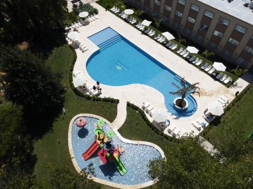 Zarate Hotel | Relax at Days Inn Zarate with Ocean View & Pool Access