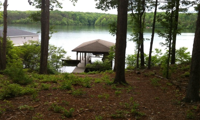 Livingston House | Unforgettable Days on the Dock with Scenic Lake Views