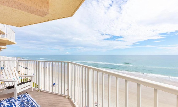 Daytona Beach Shores Apartment | Oceanfront Retreat at Shores Club 805: Family-Friendly Comfort