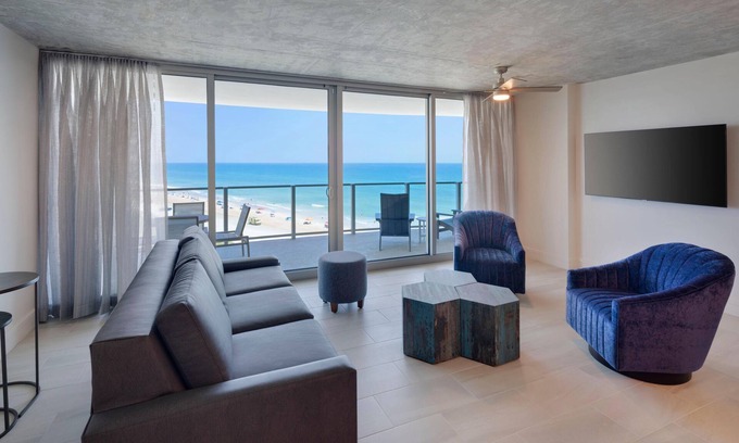Daytona Beach Condo | Oceanview Haven: Max Beach Resort with Pool & Breakfast