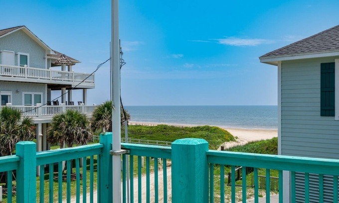 Crystal Beach House | Relaxing Getaway at Daze In The Sun 3 Bedroom Home