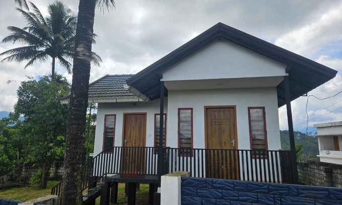 Vayittiri Villa | Cozy Dazzle Nostalgia Villa: Pet and Child Friendly Oasis