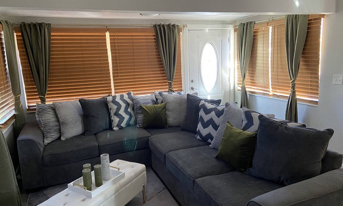 St. Petersburg House | Guest Rated 10/10: Inviting 2/1 Near Gulfport/St. Pete Beach
