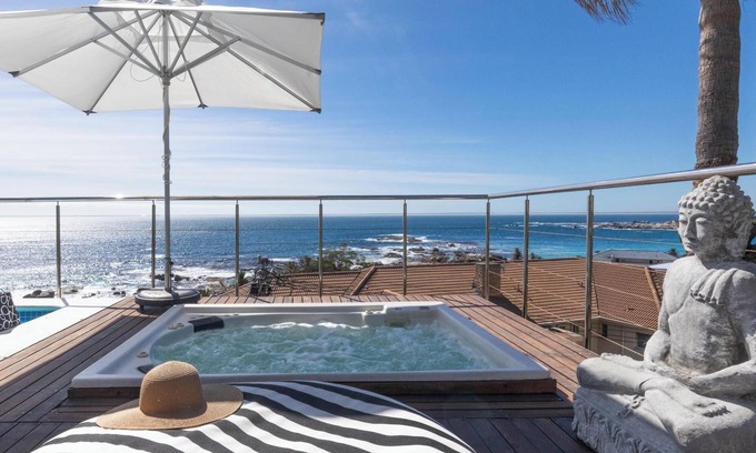 Camps Bay Apartment | Dazzling Camps Bay Holiday Escape at Villa Salt Life