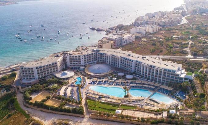 Għadira Resort | Unforgettable db Seabank Resort + Spa with Oceanfront Views
