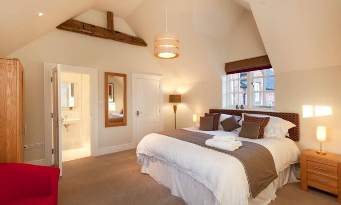 Castle Donington Hotel | Relaxing DBS Serviced Apartments - The Delven with Breakfast