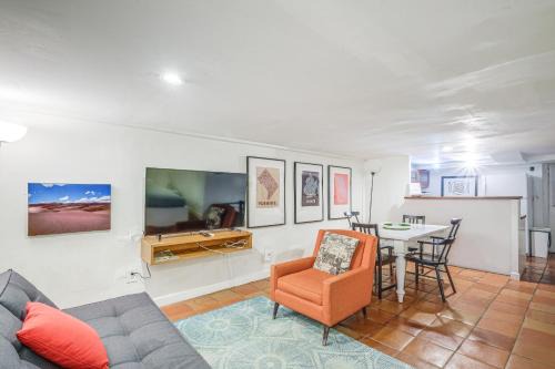 Le Droit Park Apartment | Modern DC Apartment with Smart TV Near National Mall