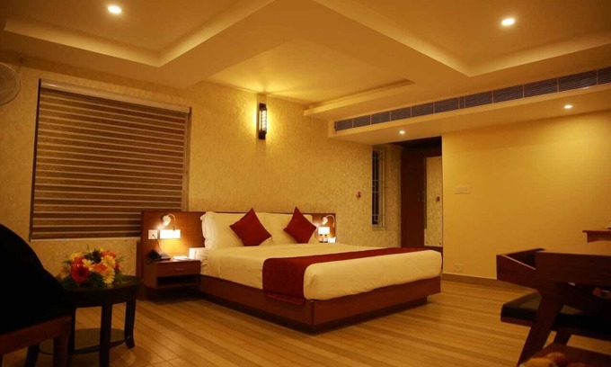 Ernakulam South Hotel | Relaxing Stay at DCHANDELIER with Spa & Family Amenities