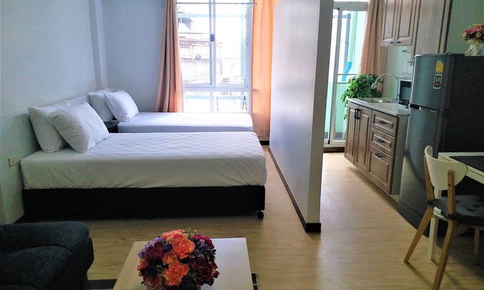 Bang Phlat Hotel | Budget-Friendly DD Garden Apartment 2 with Breakfast & Kitchen
