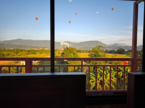 Vang Vieng Bed & Breakfast | Cozy DD Guesthouse: Family-Friendly with Kitchen & Dining