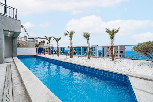 Aewol Villa | Discover Ddosi Aewol Pool Villa: 4-Star Oceanfront Escape