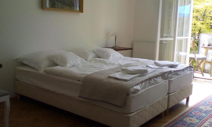 Sopron Apartment | Deák Apartmanok: Oceanfront Retreat with Top Guest Ratings