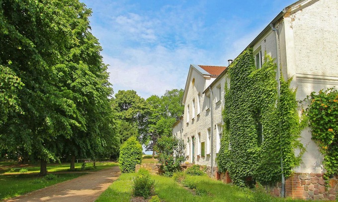 Muritz Apartment | Cozy 1 Bedroom Retreat in Ankershagen OT Friedri