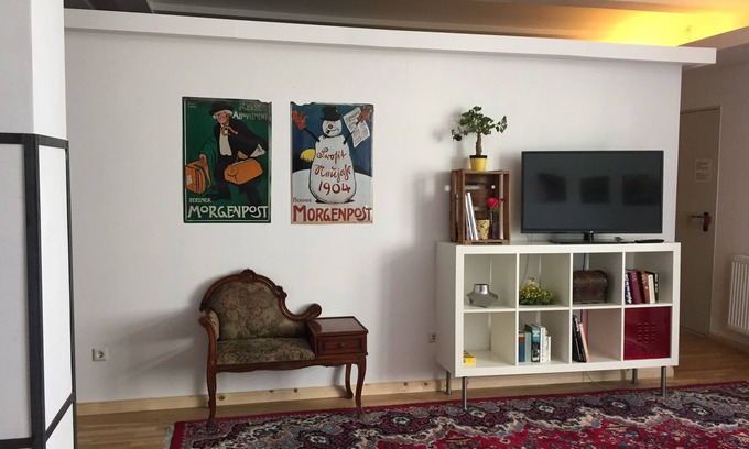 Friedrichshain-Kreuzberg Apartment | Stylish Kreuzberg Apartment with WiFi and Breakfast Options