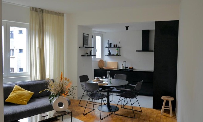Brederode Apartment | Stylish De Flat: Bright Apartment Near Het Zuid