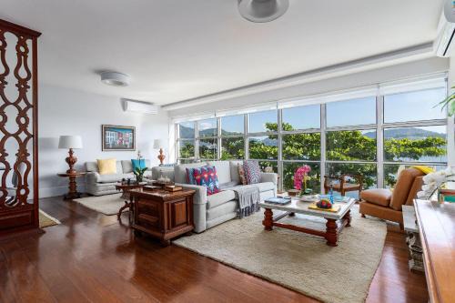 Urca Apartment | Oceanview Apartment with Sugarloaf Views, Rated 9.8/10