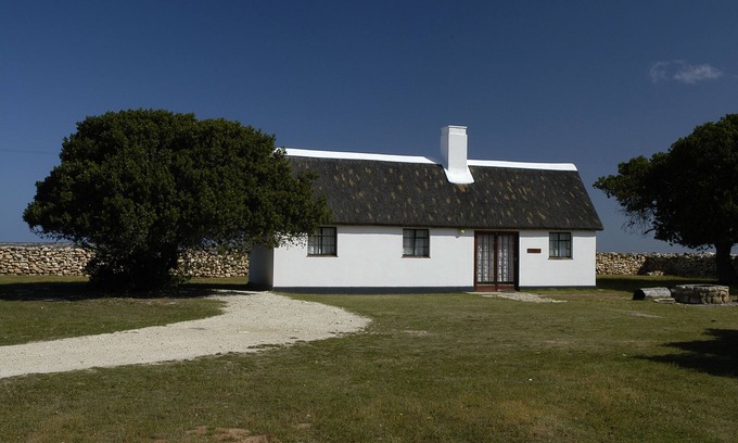Bredasdorp Cottage | De Hoop Equipped Cottages: Family-Friendly Getaway with Kitchen