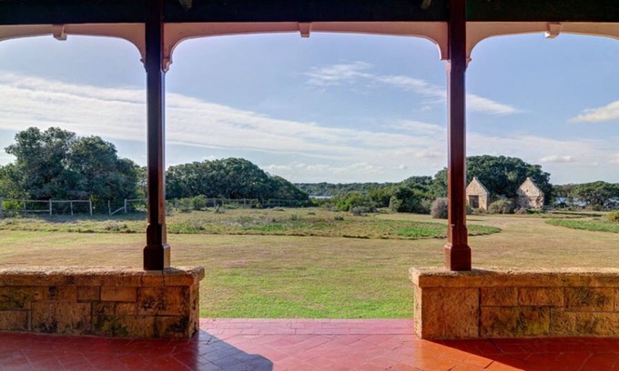Overberg House | Discover De Hoop Melkkamer: Guest Rated 10/10 with Dining