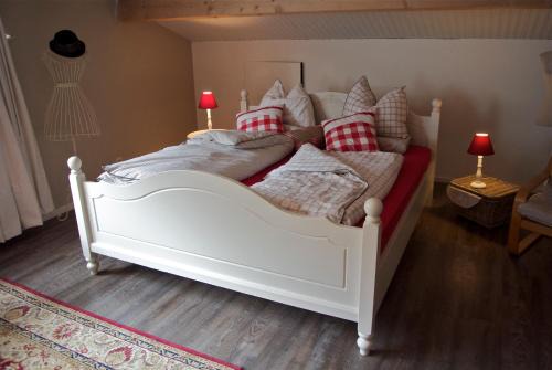 Luttenberg Bed & Breakfast | Discover de Huttert Opkamer: Oceanfront Comfort Awaits