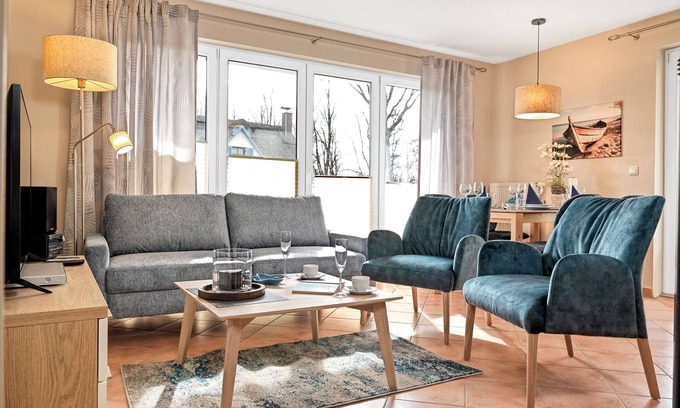 Am Schwarzen Busch Apartment | Oceanfront Retreat: Guest Rated 10/10 with Pool & Kitchen