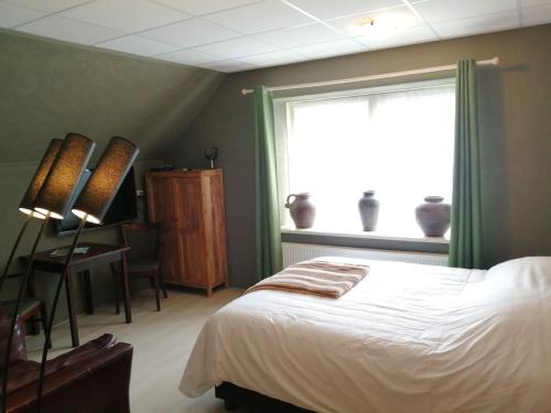 Stadskanaal House | Inviting De Kapschuur: Family-Friendly & Relaxing Amenities