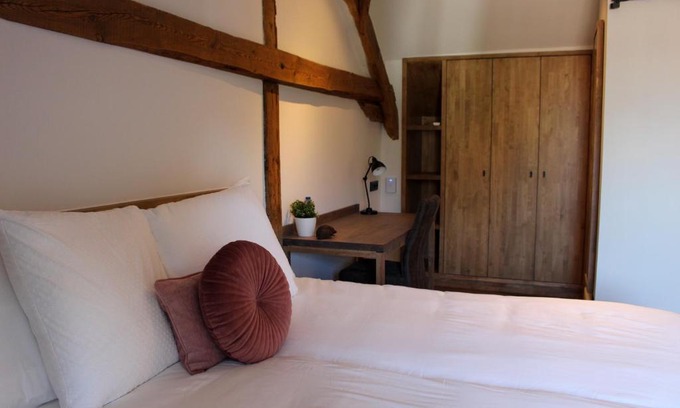 Westmalle Hotel | Discover De Kasteelhoeve: 4-Star Hotel with Top Amenities
