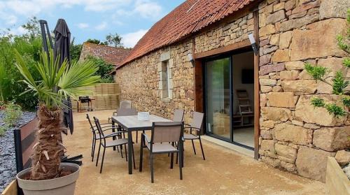 Ploumilliau House | Beachfront Delight at De Kergomar with Ocean Views