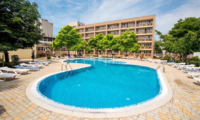 Anapa Resort | Discover De La Mapa Resort: Pool, Breakfast & Great Ratings