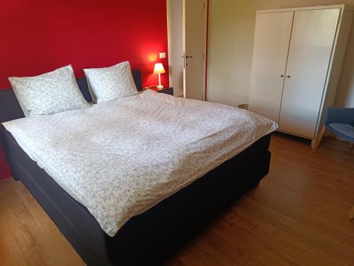 Zoersel Bed & Breakfast | Stay at De Loteling: Family-Friendly with Hot Tub & Breakfast