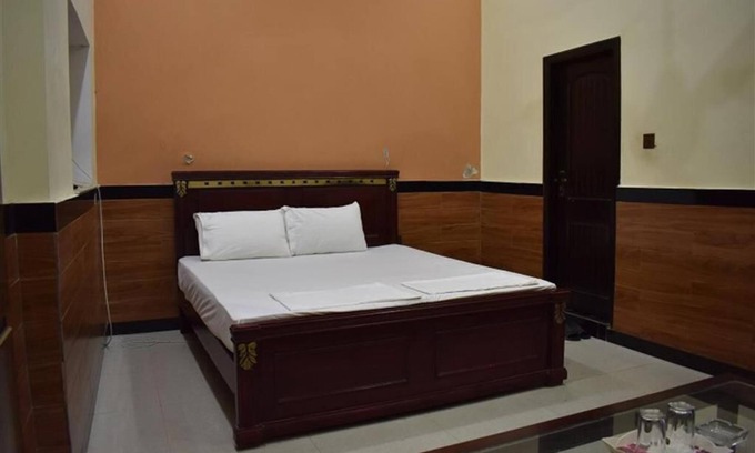 Rawalpindi Hotel | Cozy De Metro Guest House with Breakfast & Family Amenities