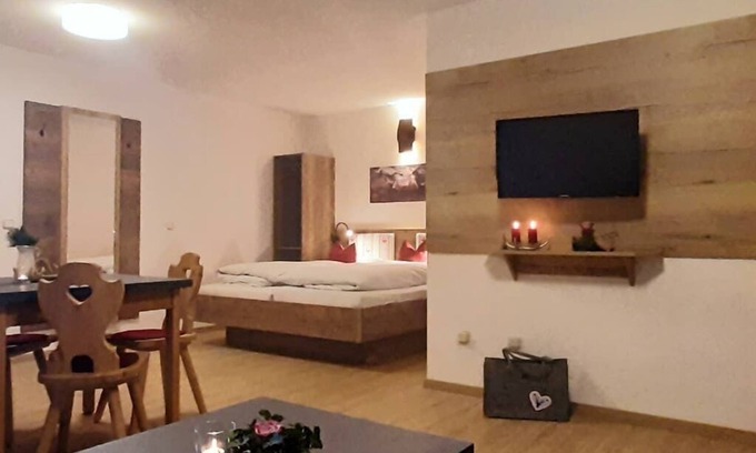 Neukirchen Beim Heiligen Blut Apartment | Ideal Vacation Apartment for 3 with Terrace & Breakfast