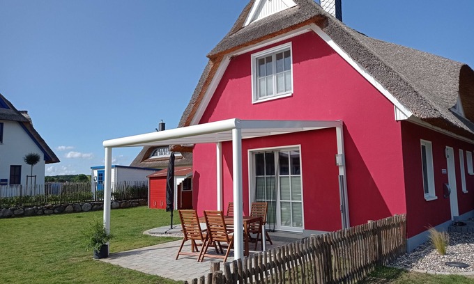 Zierow House | Relaxing Holiday Home with Sauna and Oceanfront Views