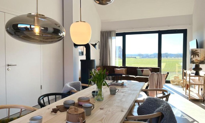 Hohwacht Apartment | De Ole School: Cozy Loft with Fireplace & Family Amenities