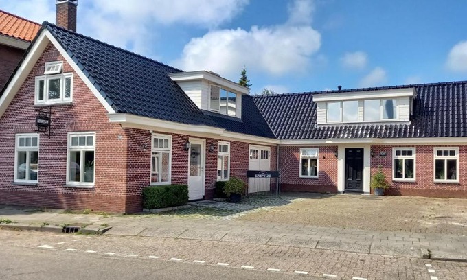 't Veld Apartment | Cozy De Oude Smederij Getaway for Two with Breakfast