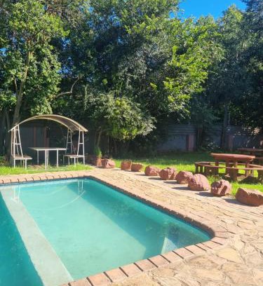 Vereeniging House | De Prince Lodge: Oceanfront Retreat with Pool & Kitchen