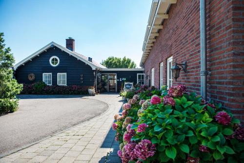 Nieuwveen House | Pet-Friendly De Sfeerstal: Highly Rated Comfort Awaiting You