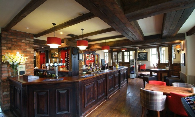 Alderley Edge Hotel | Discover De Trafford Hotel: Family-Friendly with Great Dining