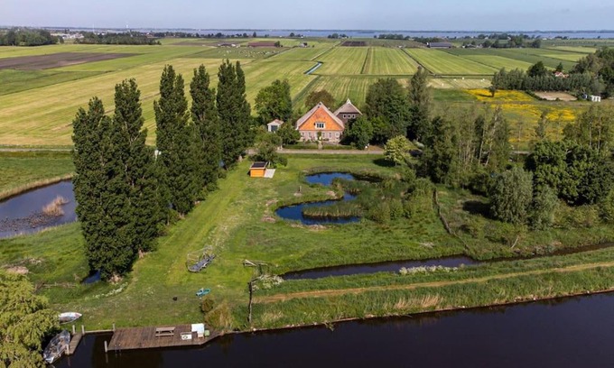 Delfstrahuizen Villa | Relax at De Twee Zwanen: 4-Star Stay with Pool & Hot Tub