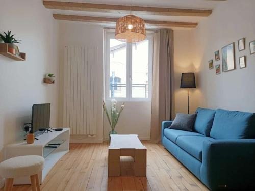 Villefranche-sur-Saone Apartment | De Ville en Vignes: A Top-Rated Retreat with Pool Access