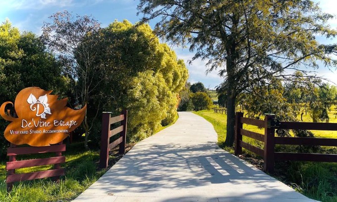Dixons Creek Cabin | Discover De'Vine Escape: Family-Friendly & Accessible Retreat