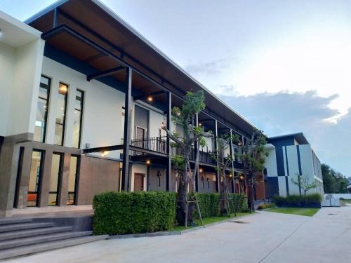 Roi Et Hotel | Delightful De Vine House: Family-Friendly with Breakfast