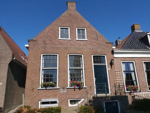 Stavoren Apartment | Unforgettable Stays at De Wachtkaemer with Ocean Views