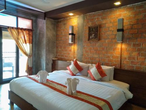 Tha Wang Tan Hotel | Discover De Wiang Kum Kam: 4-Star Retreat with Ocean Views