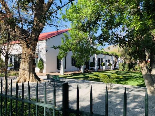 Graaff-Reinet Bed & Breakfast | Discover de Wingerd B & B: Pet-Friendly with Pool Access